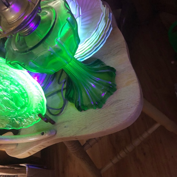 Vintage Green uranium Glass Oil Lamp - Picture 5 of 5